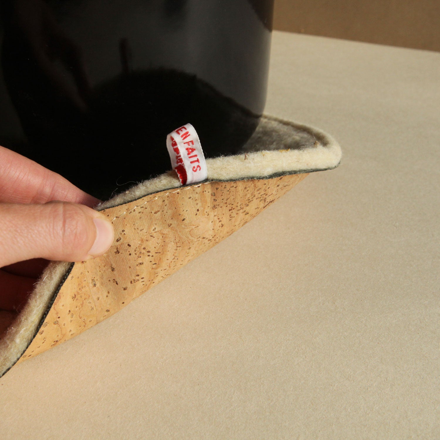 DESSOUS DE PLAT ISOLANT