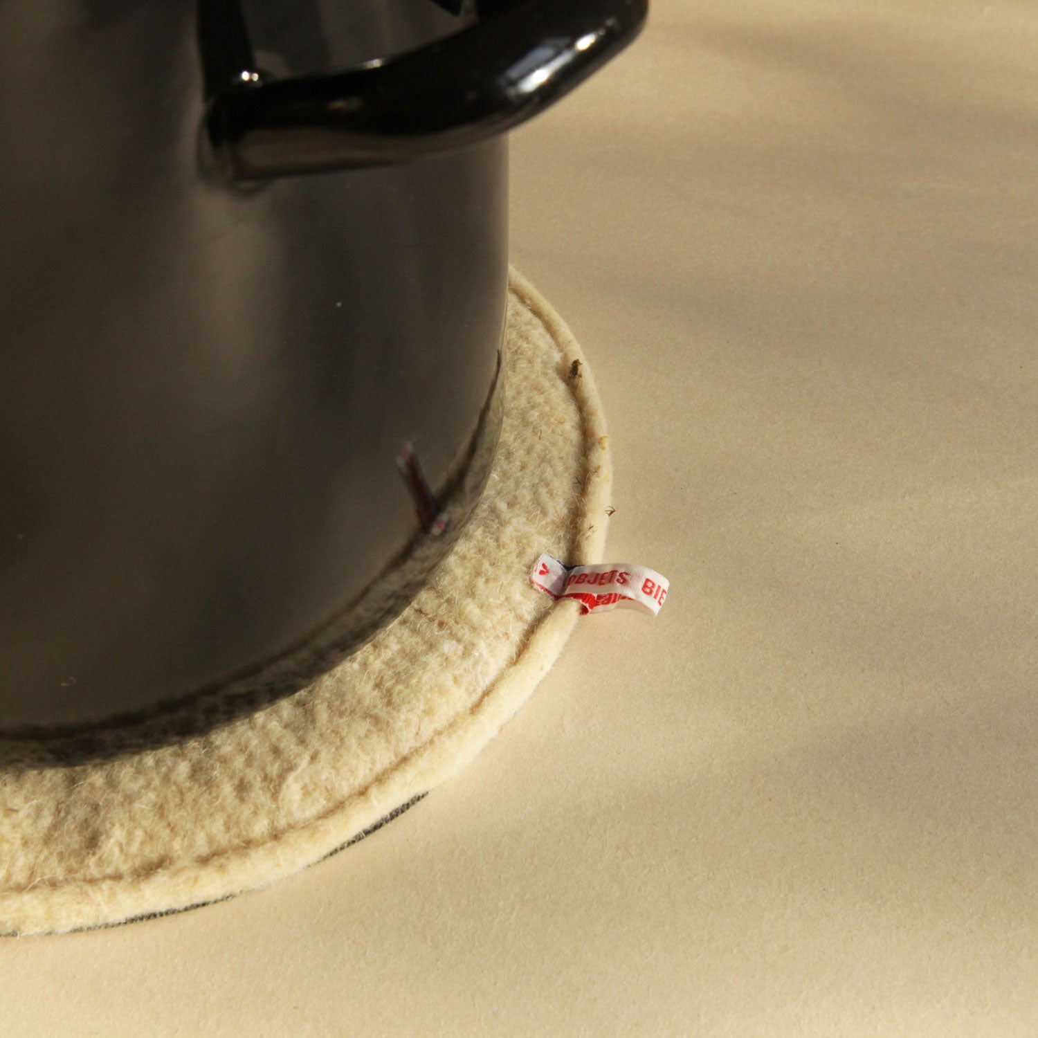 DESSOUS DE PLAT ISOLANT
